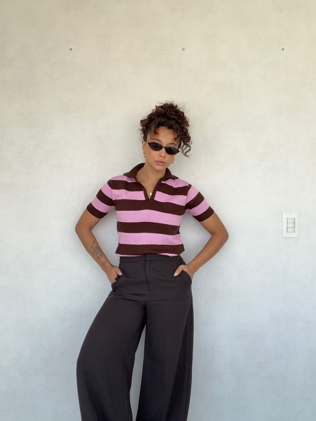 Polo inspiração ZARA MARROM COM ROSA 